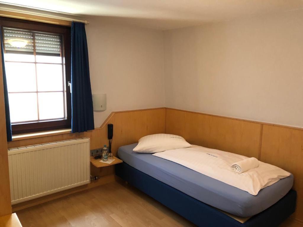 Gasthof Zum Hirsch Sachsenheim Exteriör bild